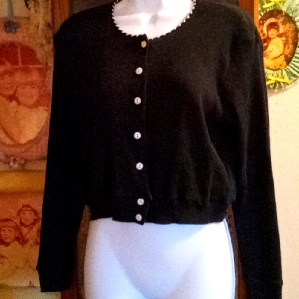 Vintage 70's, Black Cardigan with Black & White Twisted Neck Detail🖤🤍